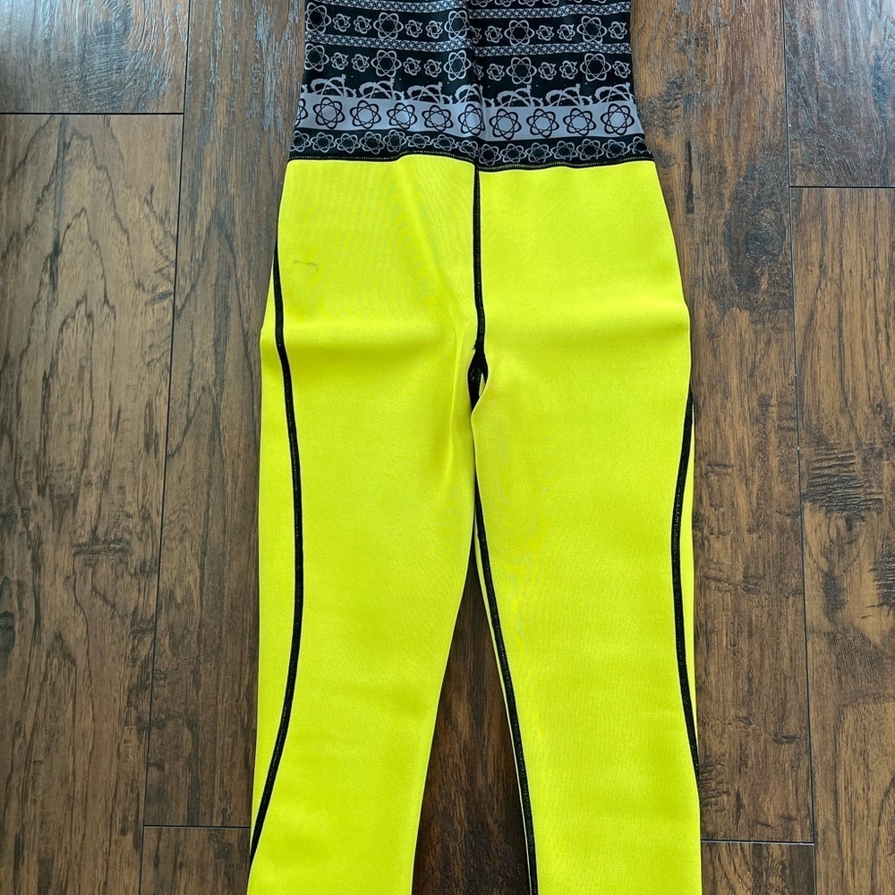 Zaggora Hot Pants - Picture 3 of 4